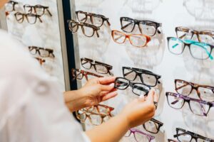 choosing eyeglasses
