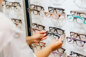 choosing eyeglasses